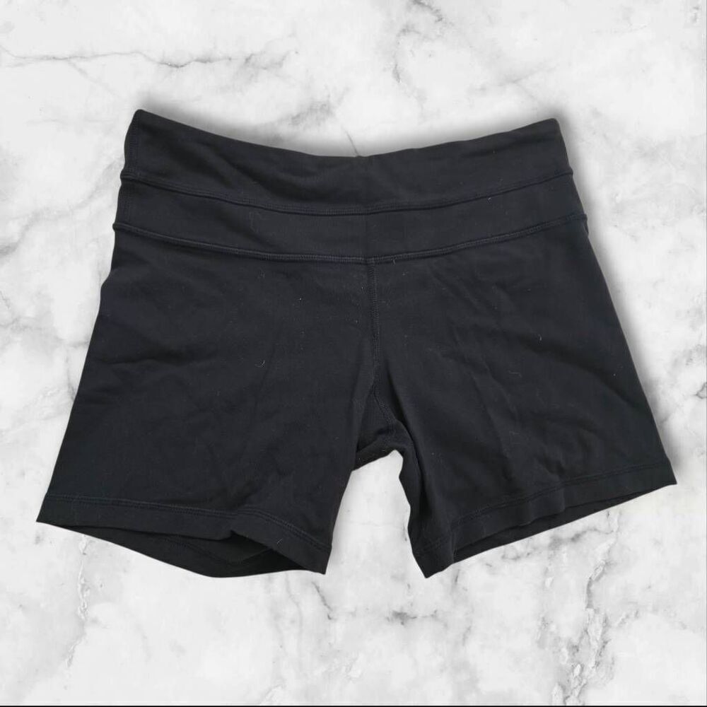 Lululemon Size 6 Black Groove Shorts